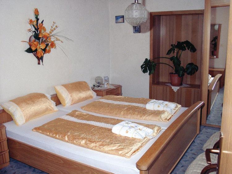 Hotel Drei Koenige Neckarbischofsheim Bagian luar foto